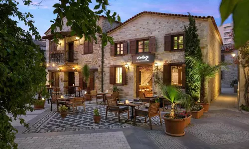 هتل دابل تری بای هیلتون کوش آداسی